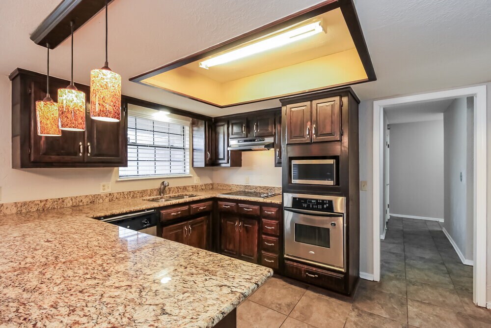 Building Photo - 2917 Greenfield Dr