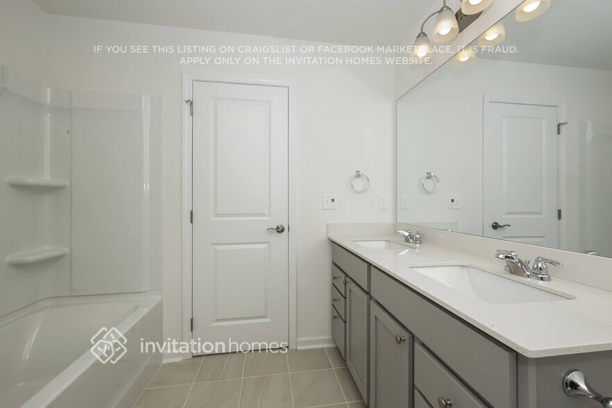 Building Photo - 3810 Lantern Ln