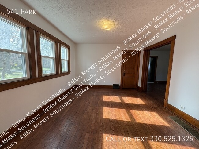 Building Photo - 541 Park-