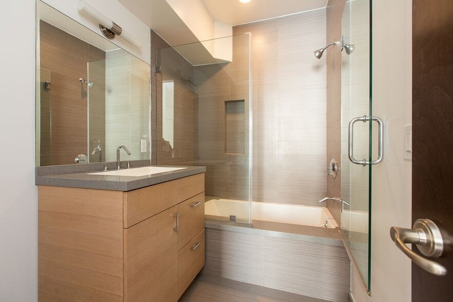 Building Photo - 8639 Whitworth Dr
