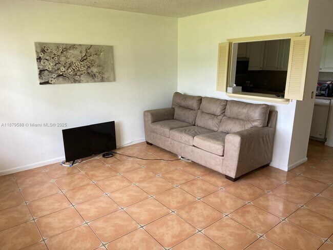 Primary Photo - 8 Fanshaw Dr