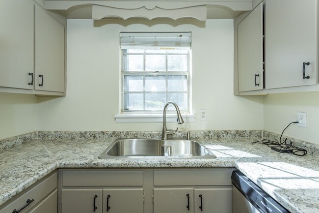 Building Photo - 2053 Montreat Cir