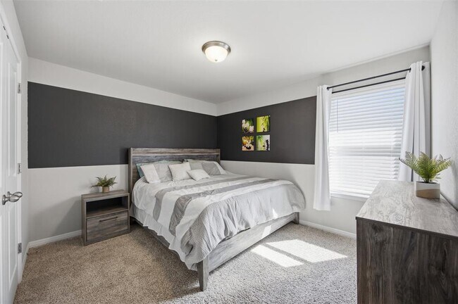 Building Photo - 904 View Dr