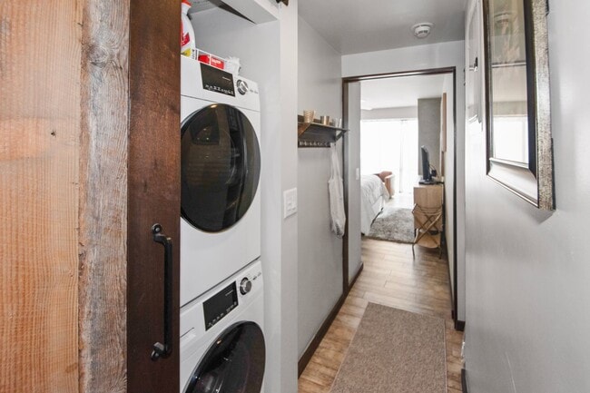 Building Photo - 1810 Avenida Del Mundo