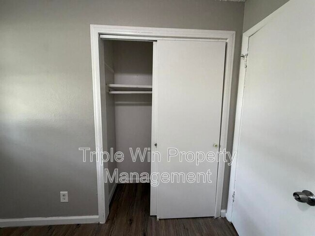 Building Photo - 1113 Highmont Dr