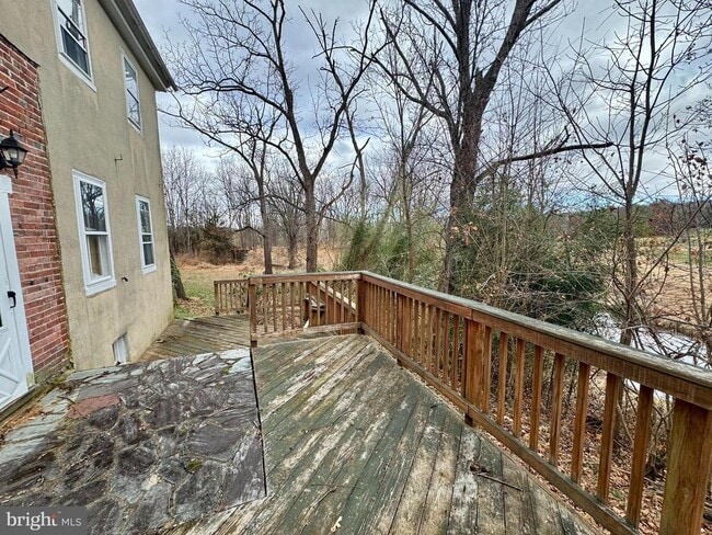 Building Photo - 180 Sassamansville Rd