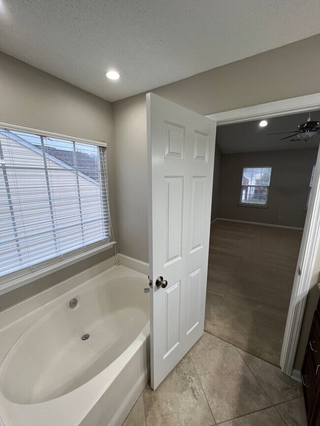 Building Photo - 4 Bedroom Home INDIAN TRAIL