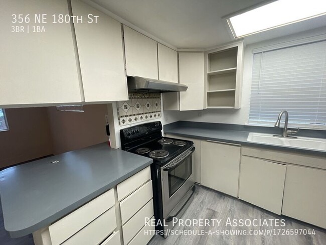 Building Photo - 356 NE 180th St