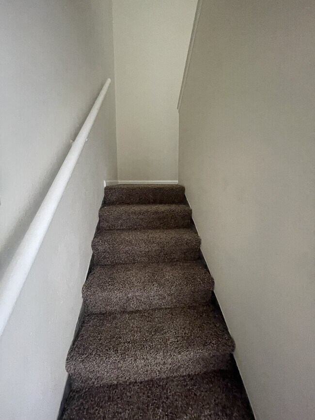 Building Photo - 864 Barandal Dr