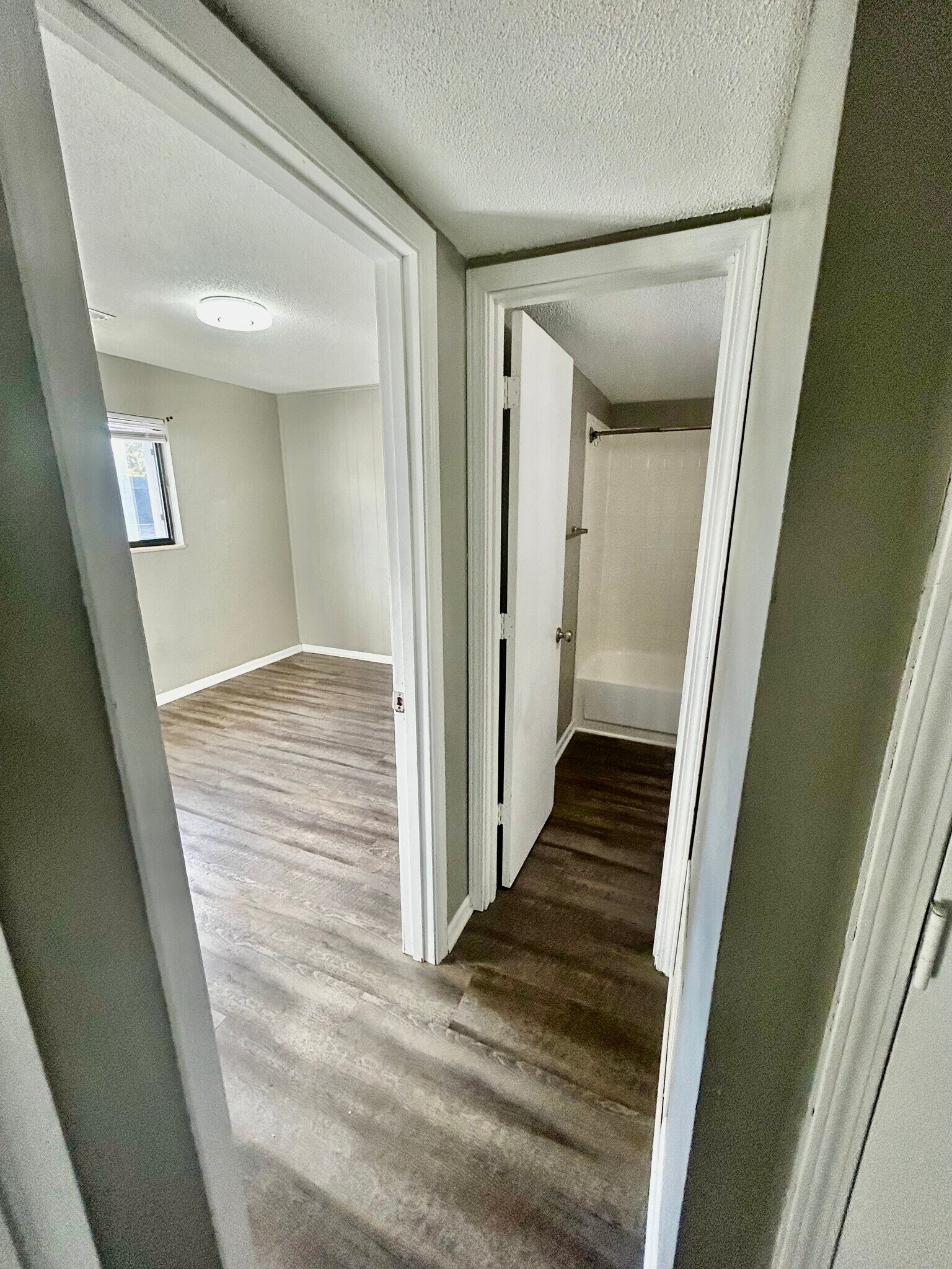 Building Photo - Glen Oaks Apartments