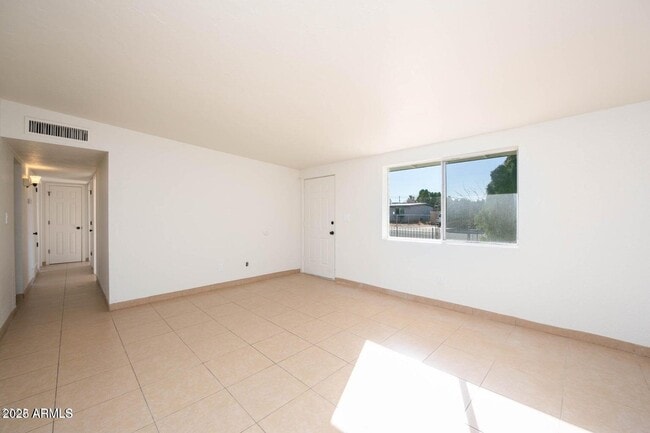 Building Photo - 310 2nd St