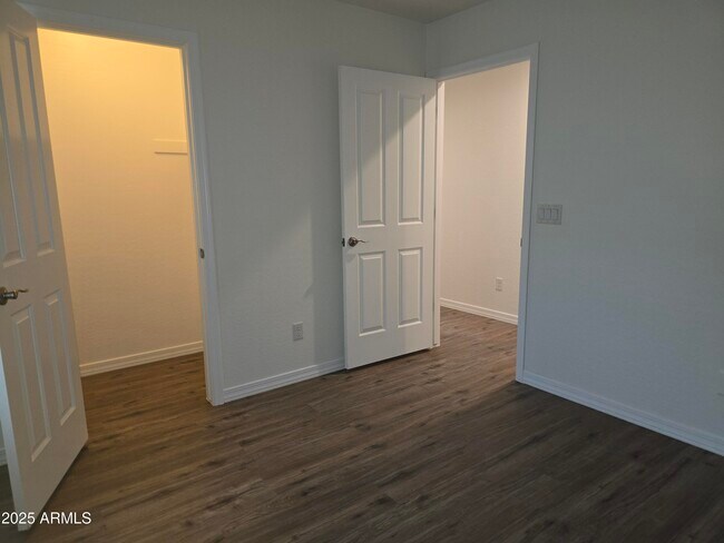 Building Photo - 1514 E Hummingbird Way