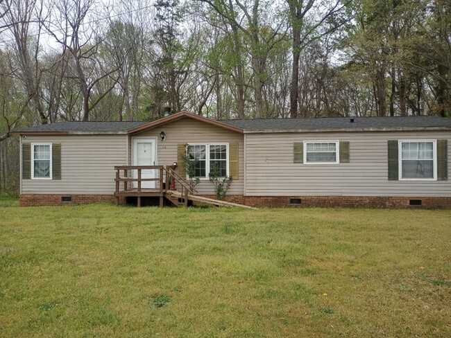 Primary Photo - 1082 State Rd S-30-77