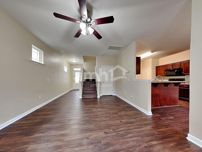 Building Photo - 60 Summer Hill Way