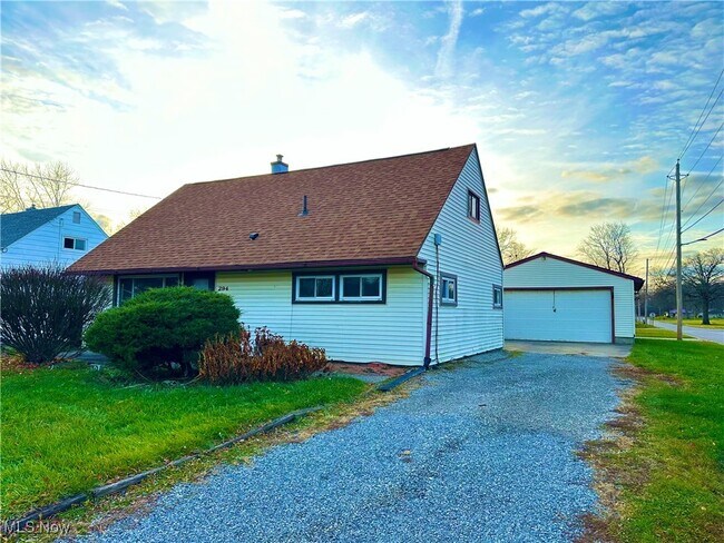 Building Photo - 294 N Edgehill Ave