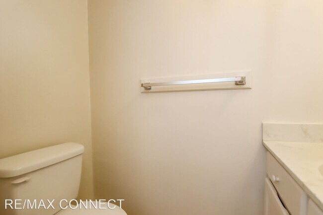 Building Photo - 3 br, 2.5 bath House - 76 Charles Parish