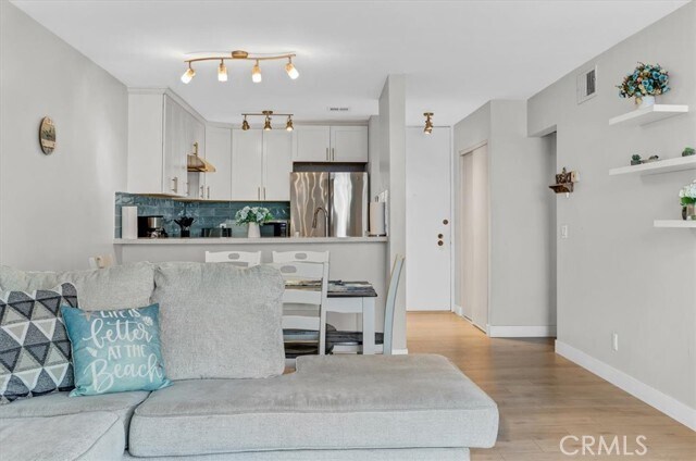 Building Photo - 1140 E Ocean Blvd