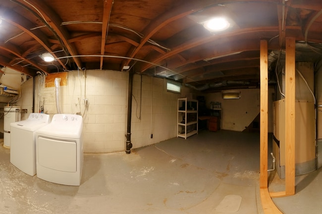 Building Photo - 320-322 Goethals Dr