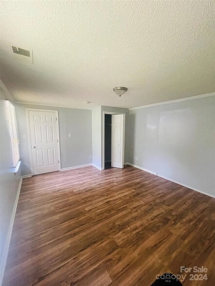 Building Photo - Room in House on Flint Glenn Ln
