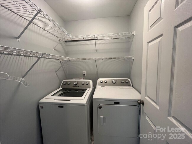 Building Photo - 8601 Fieldcroft Dr