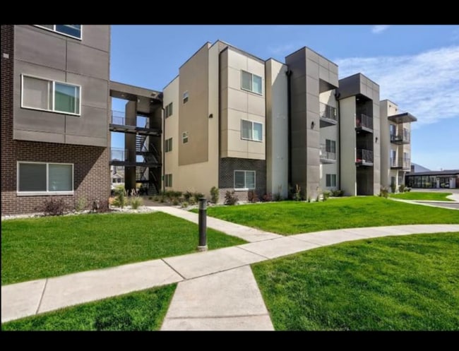 Building Photo - 623 E 250 N