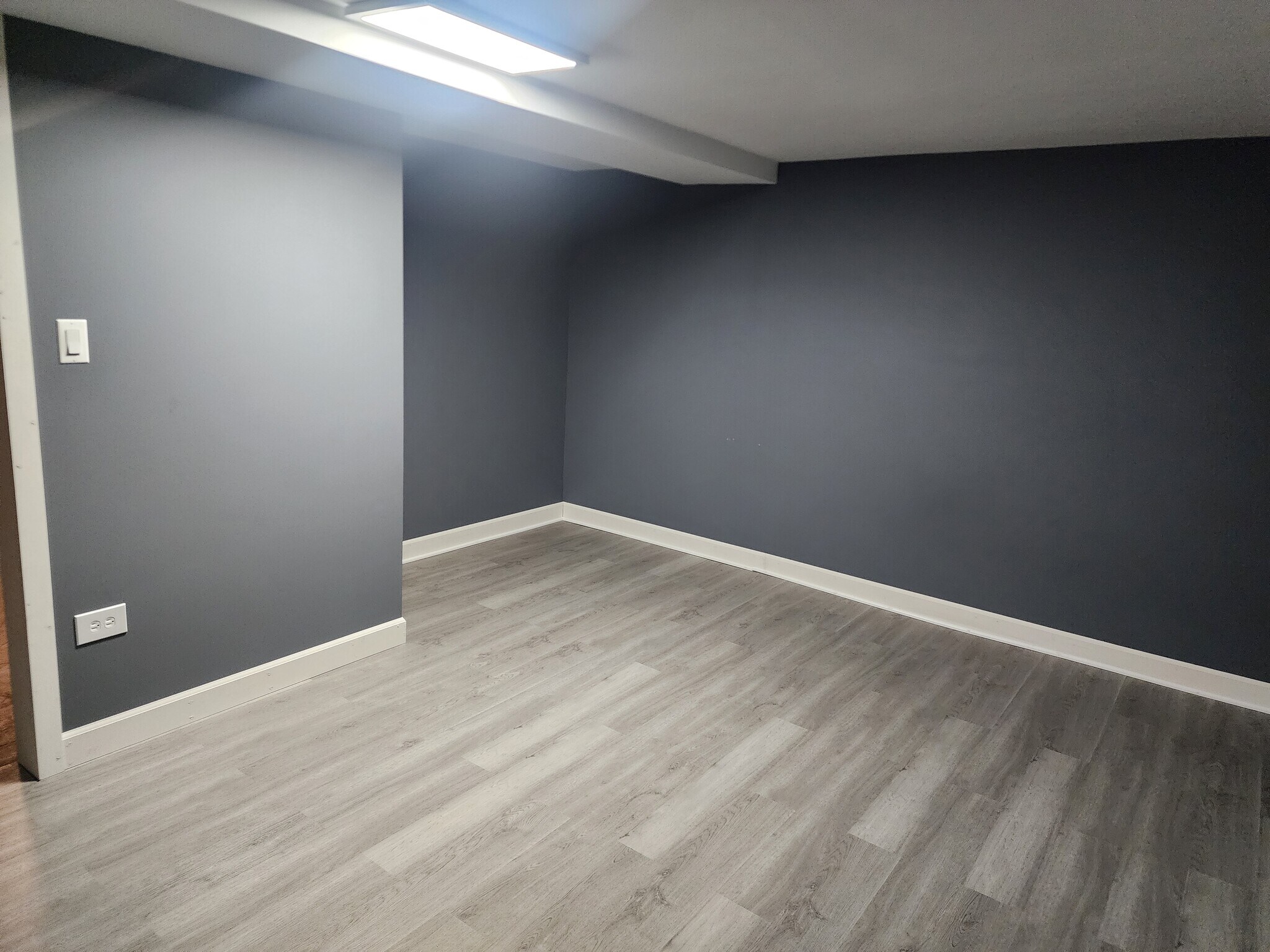 Building Photo - 2800 Manor Ln