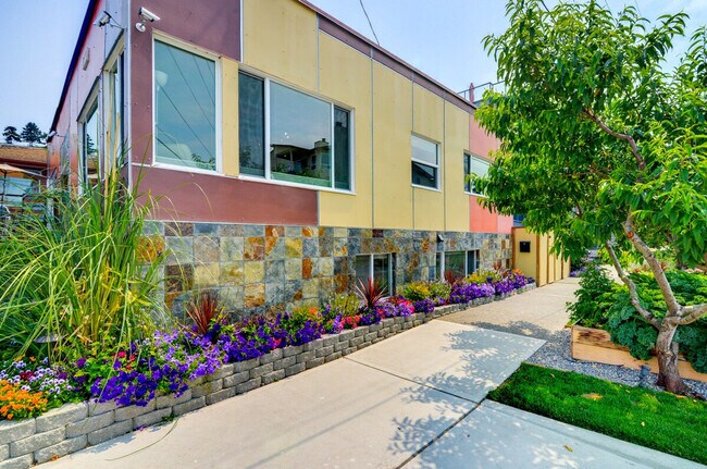 Building Photo - 2428 Alki Ave SW