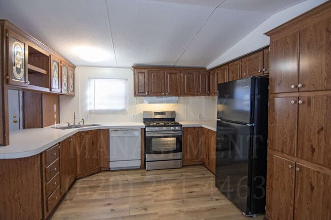 Building Photo - 2-Bed 2-Bath