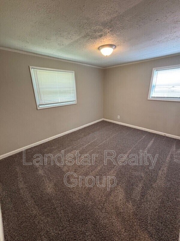 Building Photo - 4714 Seville Dr