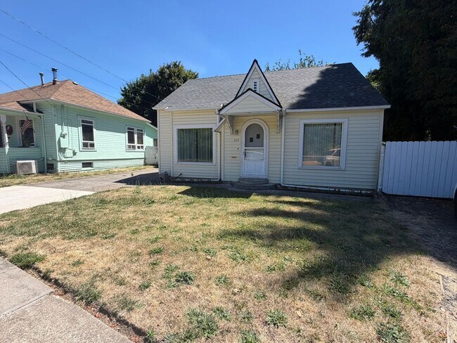 Building Photo - 2 Bedroom with a garage with Large fenced yard!