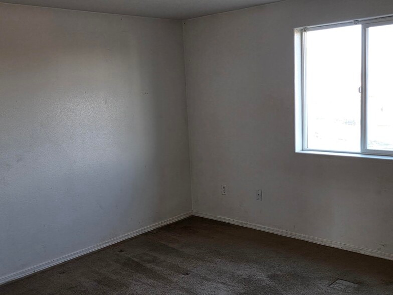 Building Photo - 2026 Meadowridge Ave