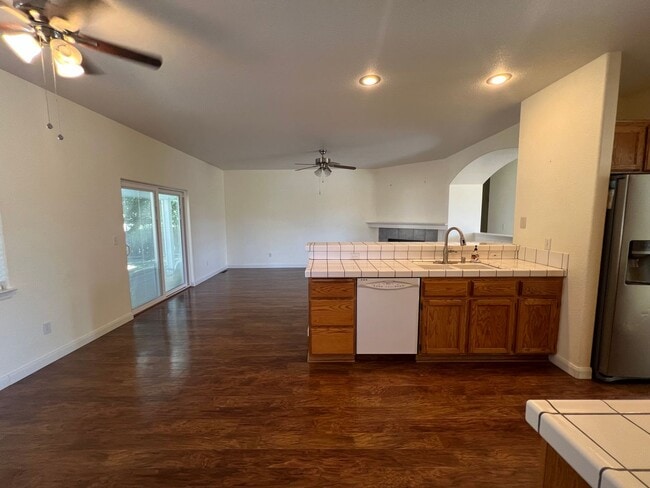 Building Photo - 3/2/2 Gorgeous Home In Gardnerville - Ruhe...