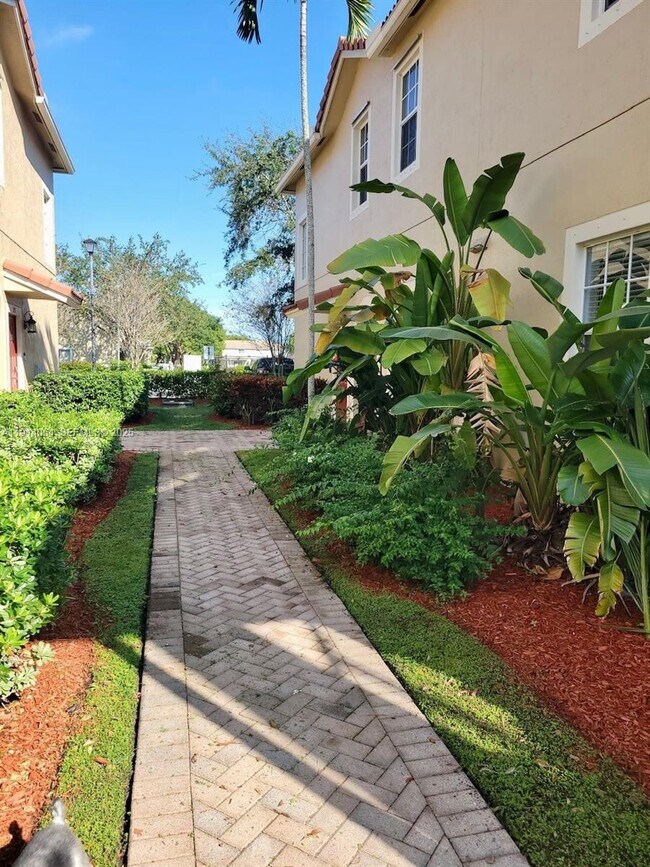 Building Photo - 9133 Pershore Pl