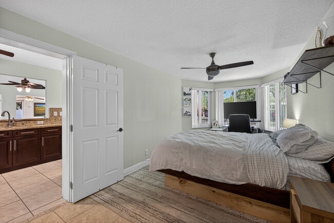 Building Photo - 211 S 57th Way