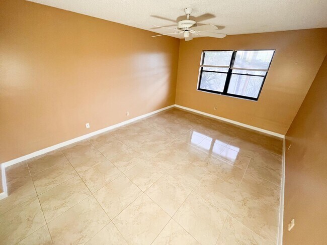 Building Photo - 5939 Forest Hill Blvd