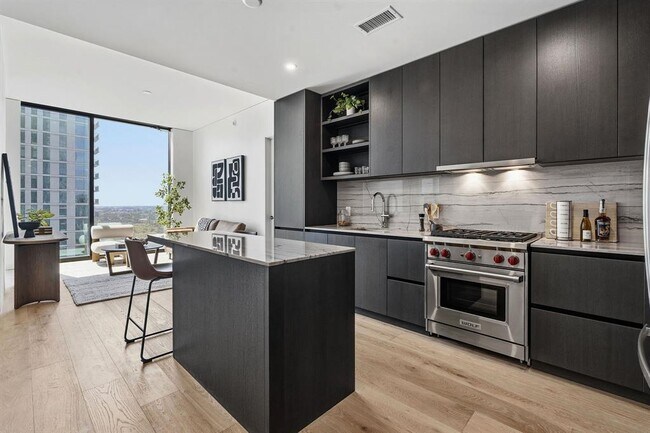 Building Photo - 610 Davis St