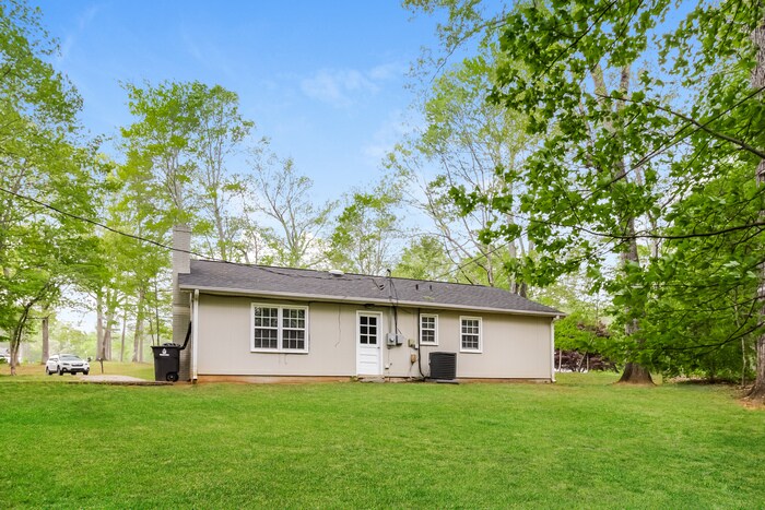 Building Photo - 1301 Yardley Terrace