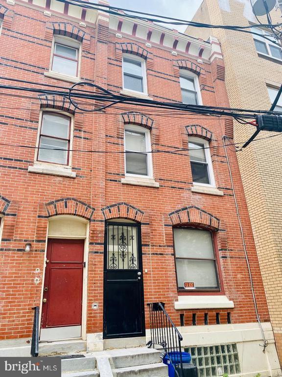 Building Photo - 1704 N Sydenham St