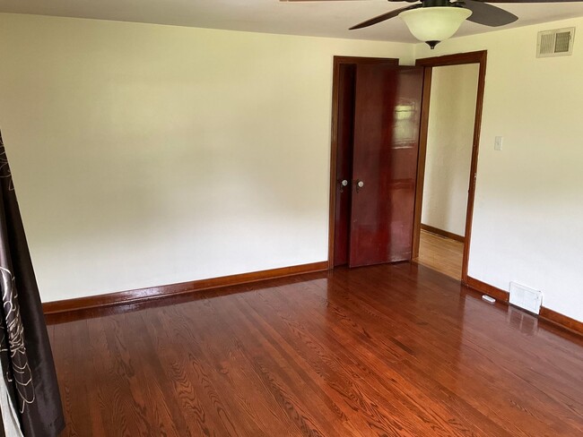Building Photo - 3 Bedroom - Peaceful Living Just Minutes f...