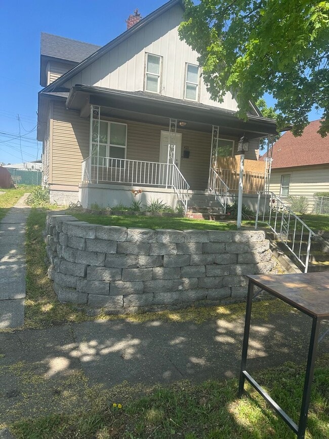 Building Photo - Spacious 4-Bedroom Home Near Northtown Mall