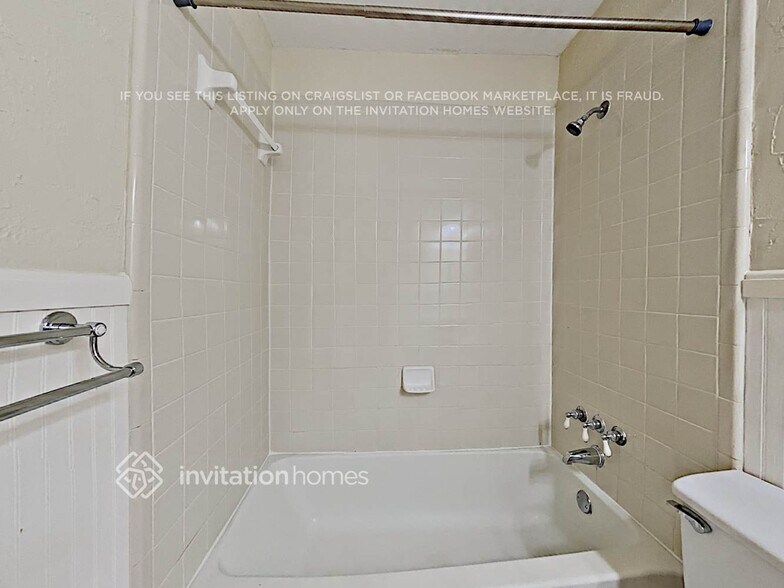 Building Photo - 3214 Cliffview Dr