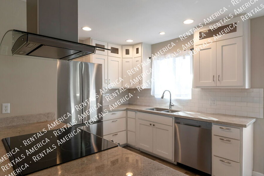 Building Photo - 2558 E Alta Vista St