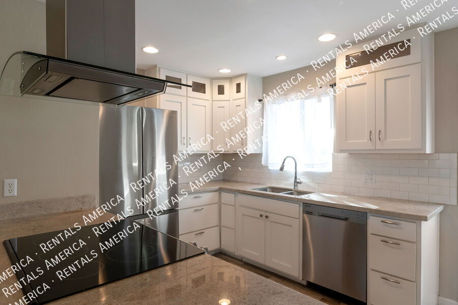 Building Photo - 2558 E Alta Vista St