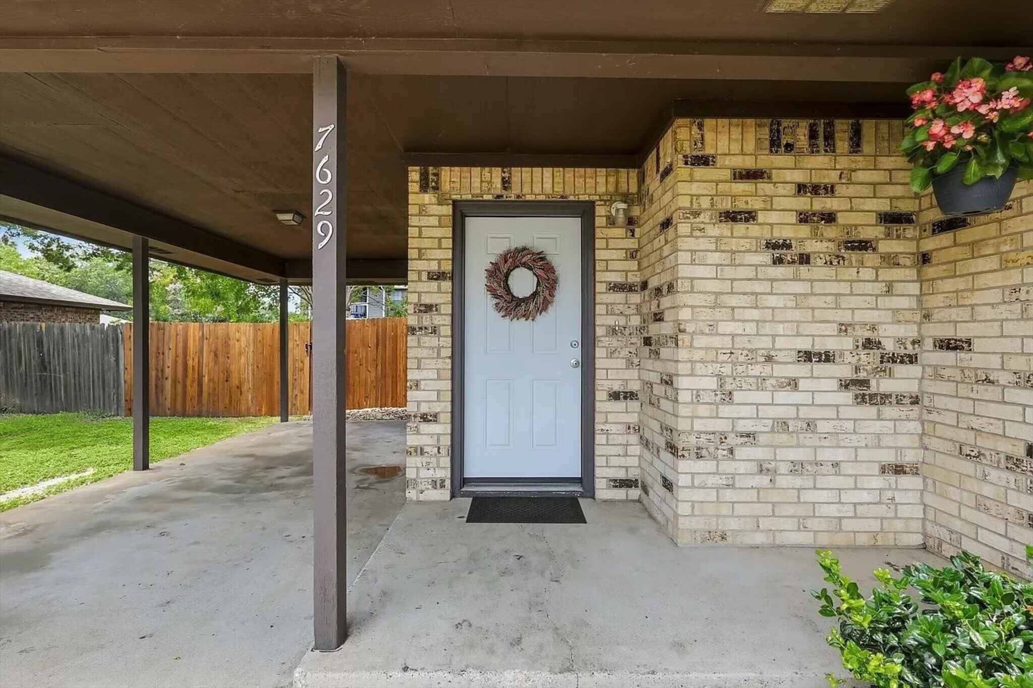 Building Photo - 7629 Evergreen Rd