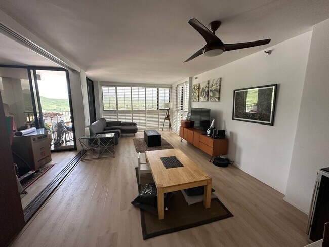 Building Photo - Rare High-Floor Corner Residence at Windward Passage | Ocean & Mountain Views