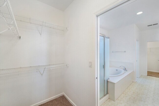 Building Photo - 6717 Sao Tiago Way