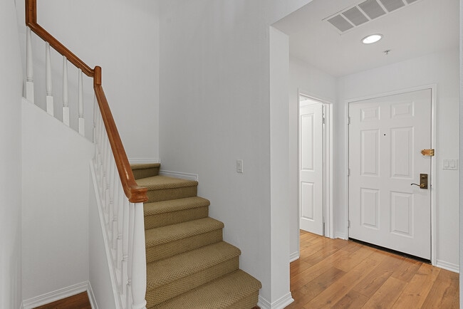 Building Photo - 6020 Seabluff Dr