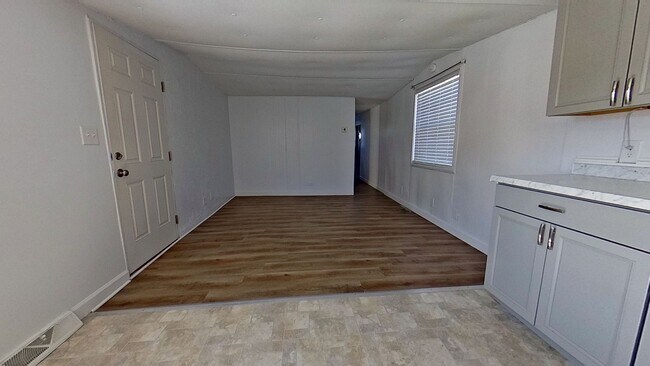 Building Photo - 450 Ridge Rd
