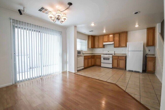 Building Photo - 7204 Platinum Peak Ave