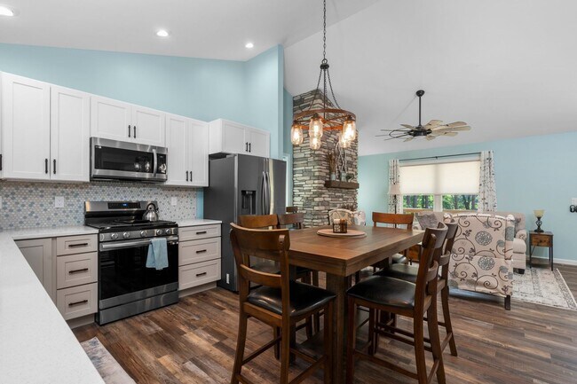 Building Photo - Tranquil Waters - Furnished Monthly Rental